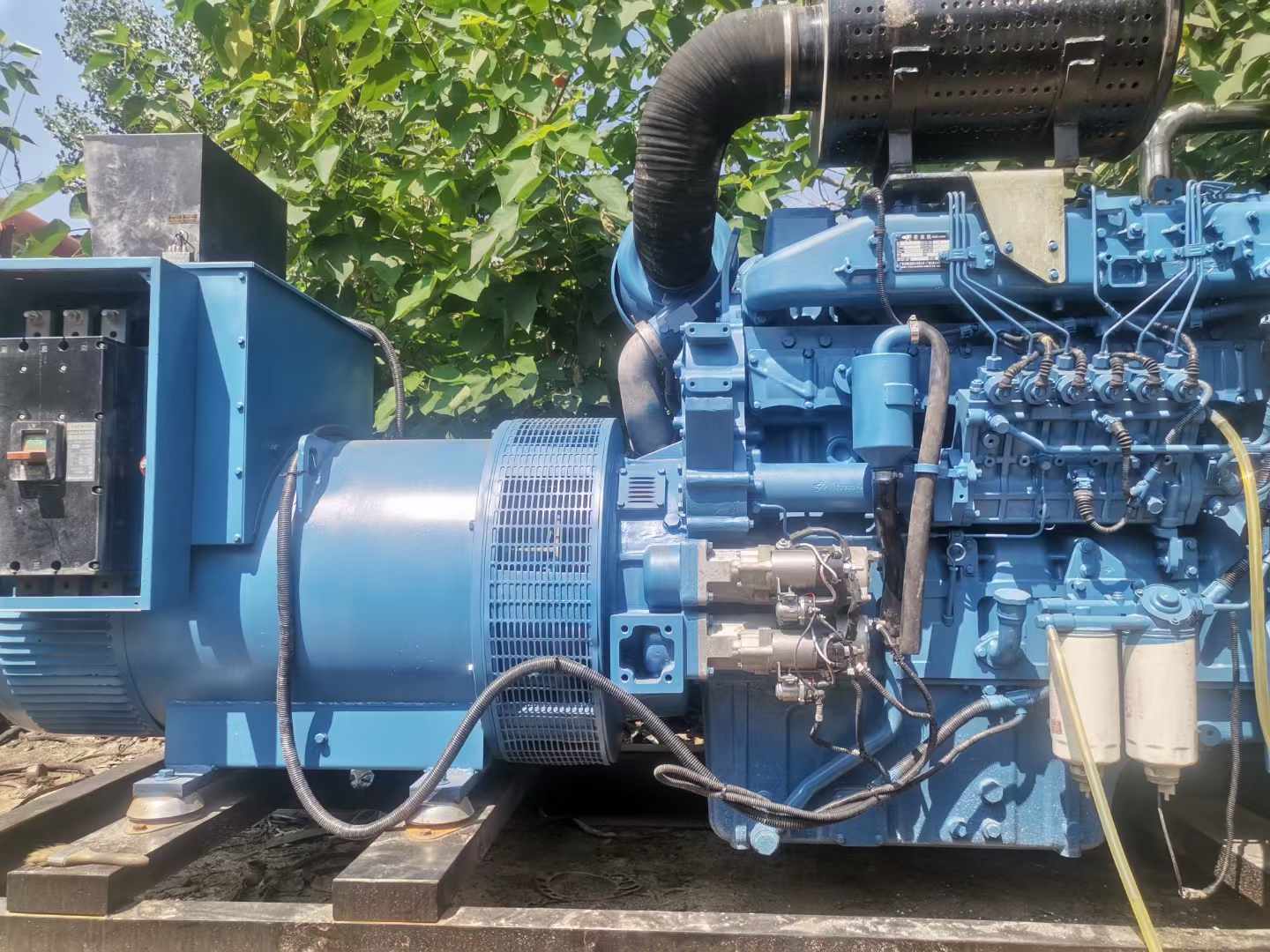 无为详细说明降低 800kW 柴油发电机输出电流波动的方法